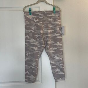 NWT Athleta Elation 7/8 Leggings - 1X - Camo